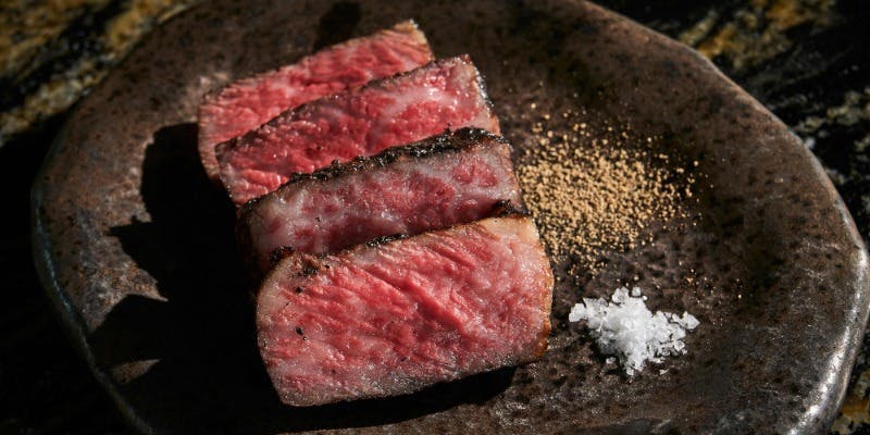 【ディナー】Smoke ＆ Fire　前菜やWメイン・デザートなど 全7品＋乾杯シャンパン含む2杯（1/5～）