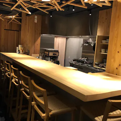 和歌山の木材を使用した店内