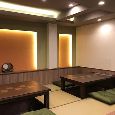 本格江戸前鮨ではめずらしい掘り炬燵座敷でごゆっくりお食事をお楽しみいただけます