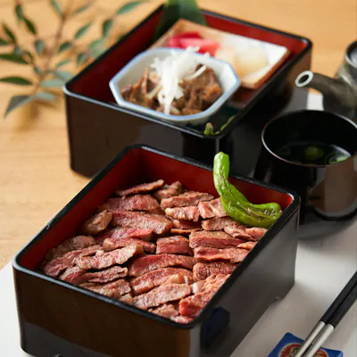 名物 国産黒毛和牛のステーキ重セット