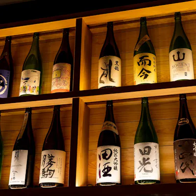 豊富に取りそろえる季節の日本酒と本格焼酎