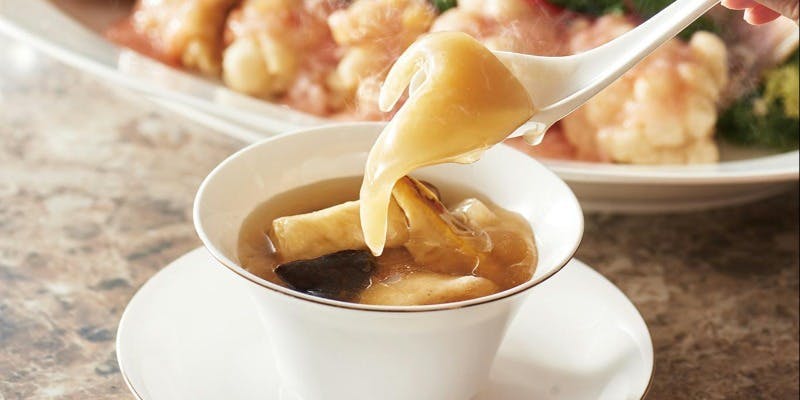 【永宝席】ふかひれと鮑の熱々スープや北京ダックなど（プラン利用6名以上で室料無料）