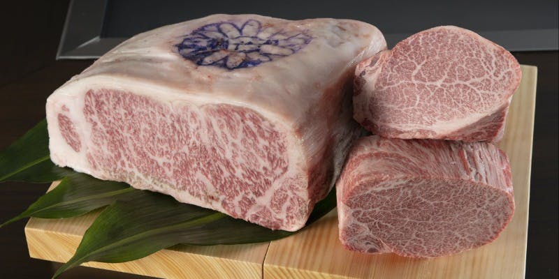 【スペシャルディナーコース：神戸牛フィレ肉】オードブル、天然海老、ステーキなど全9品