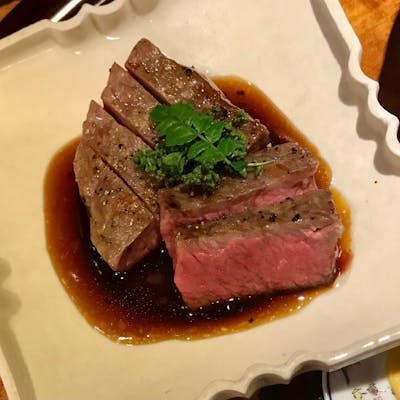 黒毛和牛の炭火焼き