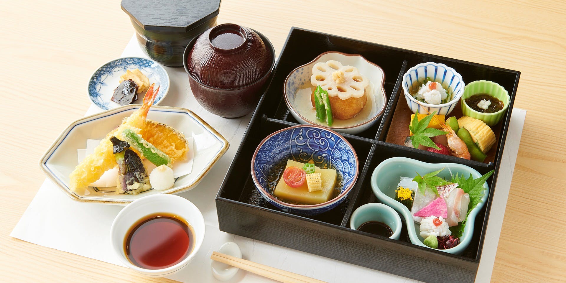 日本盛 酒蔵通り煉瓦館 花さかり（にほんさかり さかぐらとおりれんがかん はなさかり）