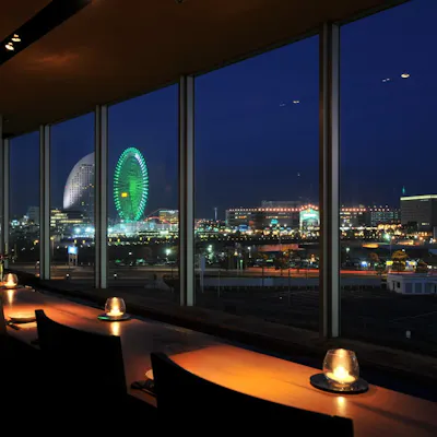 夜景を望めるおしゃれな空間