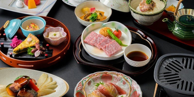 【六甲】桜鯛と鮪のユッケ、神戸ビーフの陶板焼きなど全9品