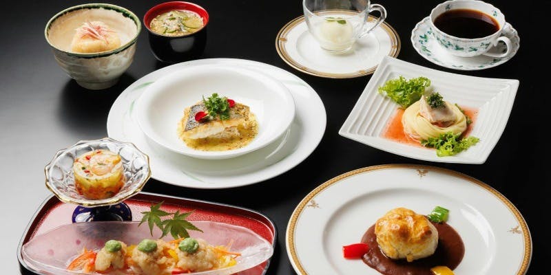 【にんにんコース】梅薫る和風蒸し鶏の冷製カッペリーニ、神戸ビーフスネ肉のパイ包み など全8品