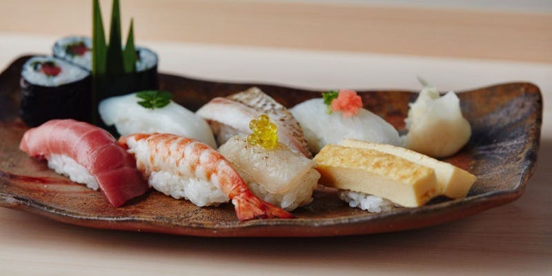 【寿司「瀬戸」】料理長が厳選した新鮮な旬の魚貝をお寿司など特別コース＋乾杯酒（5/3から5/5限定）
