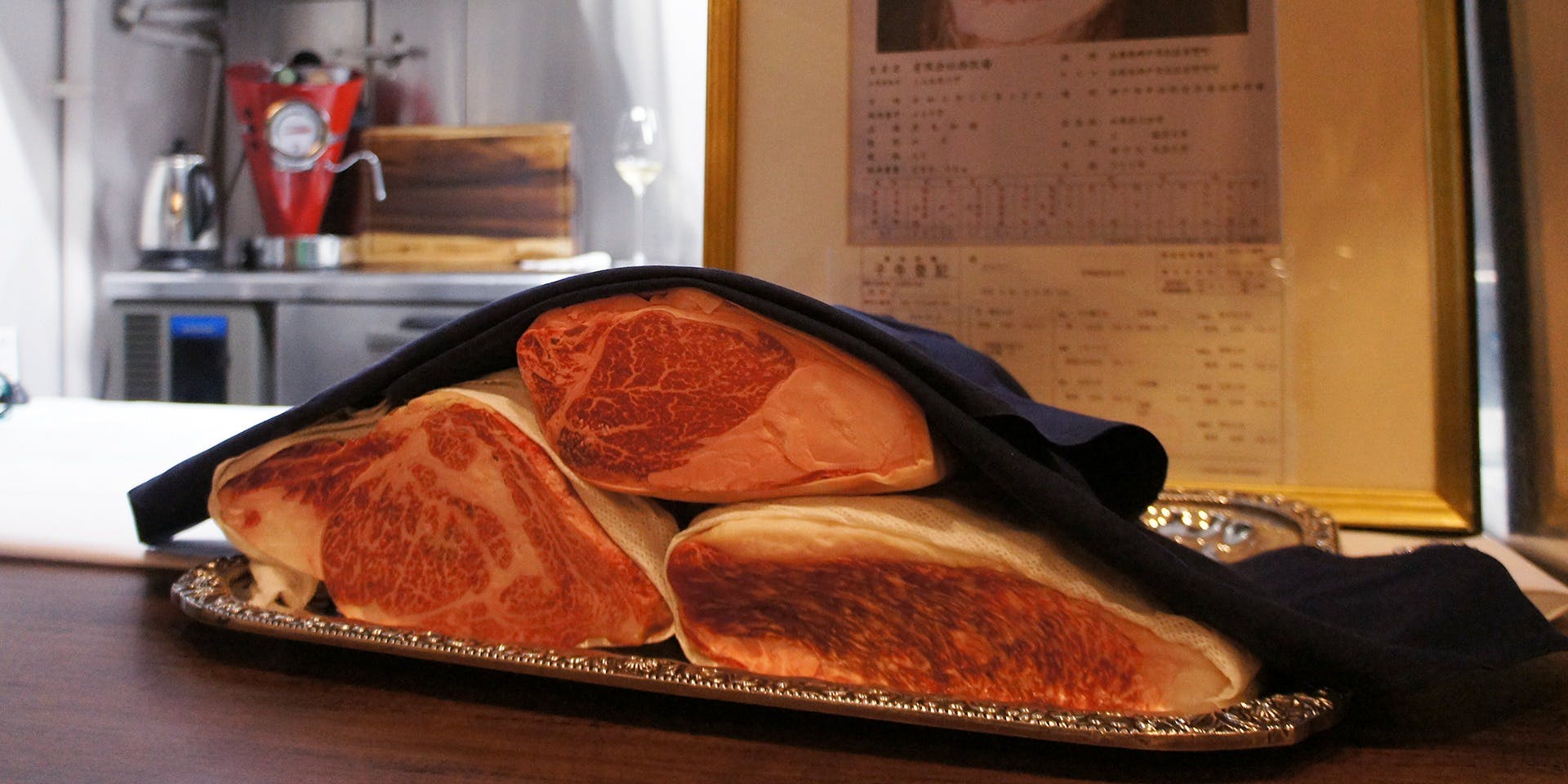 神戸牛炉釜炭焼ステーキ銀座一宮（【旧店名】但馬牛倶楽部炉釜炭焼ステーキ 一宮）