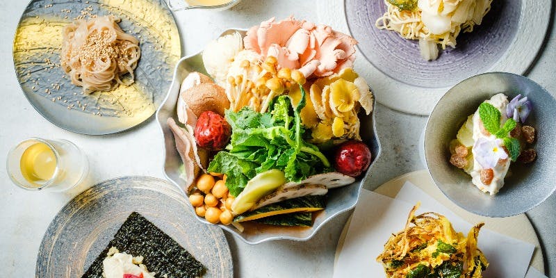 【月と太陽の薬膳きのこ火鍋】～ベーシック～きのこと漢方のやさしい火鍋＋乾杯スパークリング付　