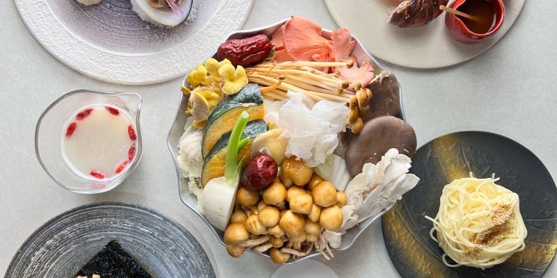 【月と太陽の薬膳きのこ火鍋】～ペスカタリアン～魚介と薬膳の旨みをヘルシーにご堪能＋乾杯スパークリング