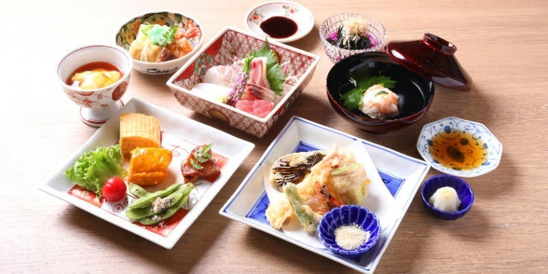 忘年会におすすめ！天然旬魚のお造り付き。こ盆懐石コース。120分飲み放題付き