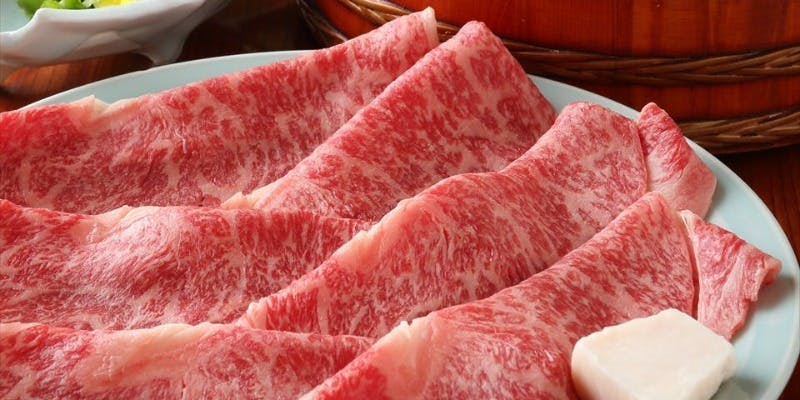 【松阪牛霜降り肉すき焼きコース】先付、松阪牛霜降り肉など 全4品（個室）