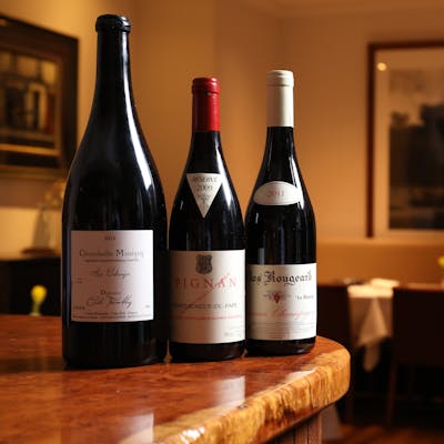 ウォークインセラーには常時1000種類以上のワイン