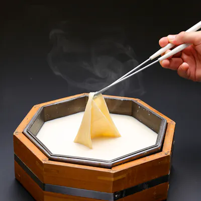 こだわりの「引き上げ湯葉」