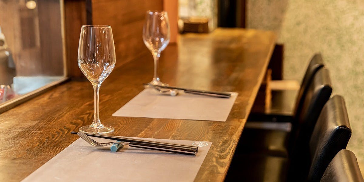 Madre ハーブとスパイス料理のワイン食堂（マドレ）