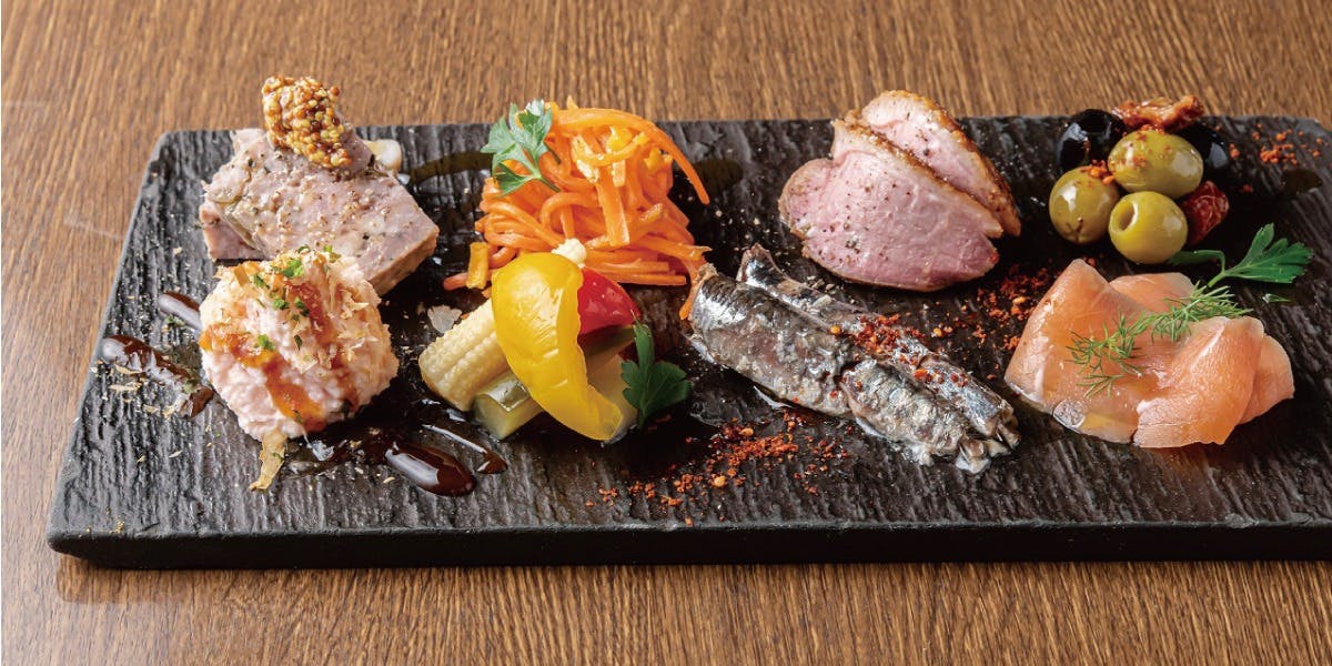 Madre ハーブとスパイス料理のワイン食堂（マドレ）