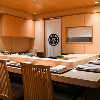 ライブ感満載。迫力満点のカウンター席で一歩上のお食事を