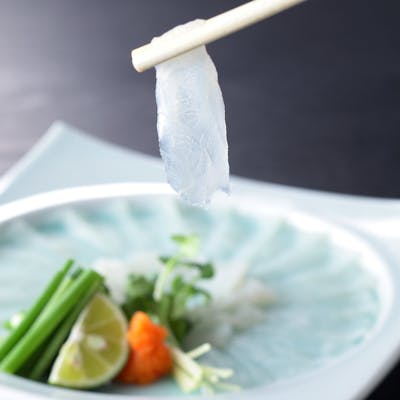 フグ料理の薄造り「てっさ」