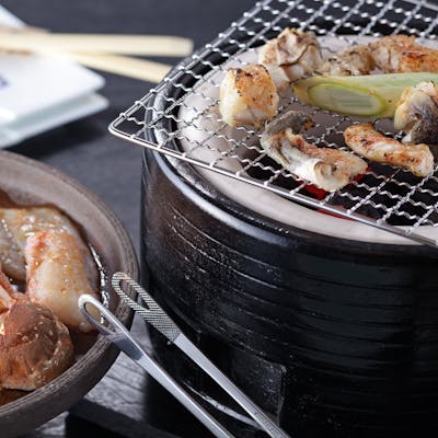 炭火でじっくりこんがり焼き上げた「焼きフグ」