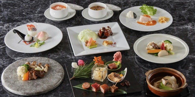 12/31‐1/4限定【水晶】フカヒレの姿入り鍋、国産牛肉の炒めなど全9品