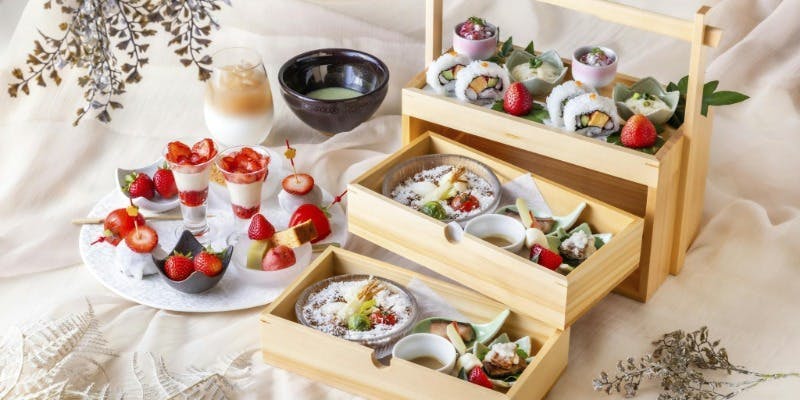 冬景色の白色×いちご尽くしの「和風アフタヌーンティーセット」