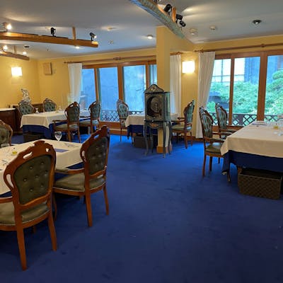 イタリア製の調度品で統一された店内