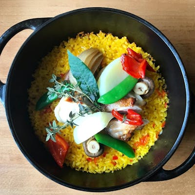 フレンチ出身シェフが手掛ける「パエリア」