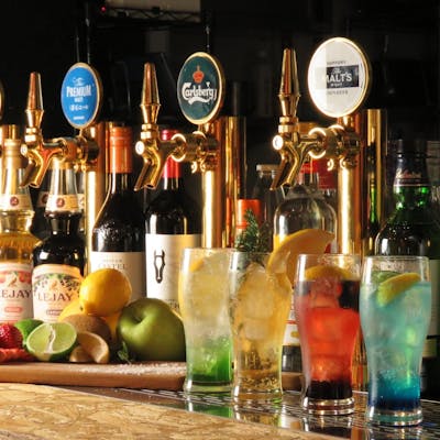 4種ビアサーバー&100種類以上のドリンクメニュー