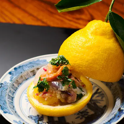 自然の恵みをそのままに、野趣あふれる香りの日本料理