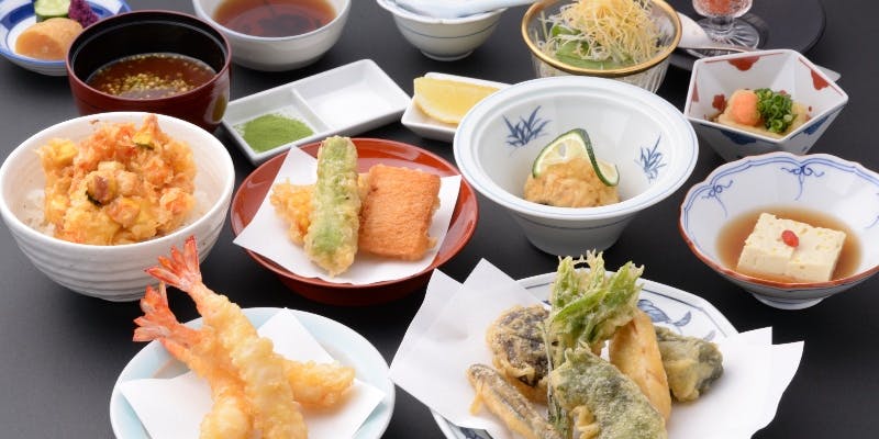 【松尾】先附、お任せ天ぷら13種、サラダ、天丼など
