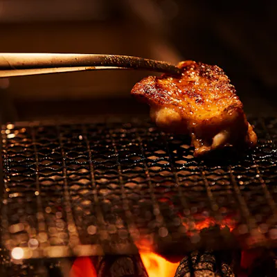 焼き師 佐藤晋太郎が焼く鳥焼き