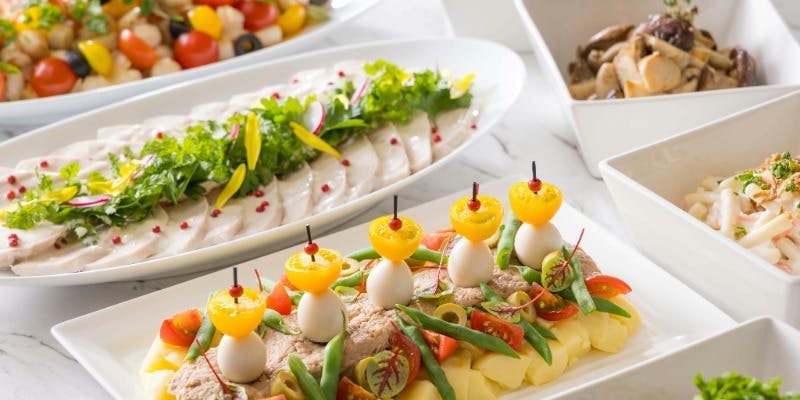 【乾杯酒付き】平日ブッフェ　月替わりメニューが食べ放題＋ソフトドリンクフリー（13時以降限定　90分制）