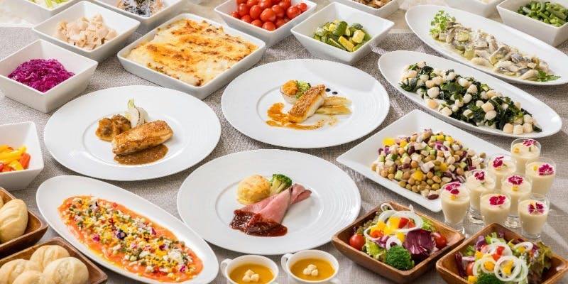 【選べるメイン付き　平日ブッフェ】月替わりメニューが食べ放題＋ソフトドリンクフリー（90分制）