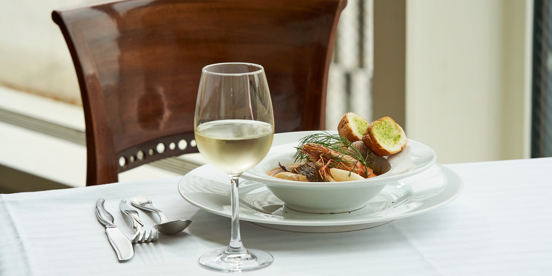 TEIEN Restaurant comodo（テイエン レストラン コモド ）