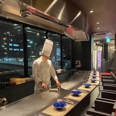 名門ホテルで修業した料理人によるコース料理