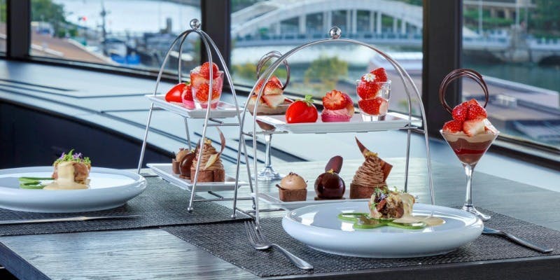 ＜1日20食限定＞【いちごvsチョコレートアフタヌーンティーランチ・メイン料理付き】（11/27～2/15）