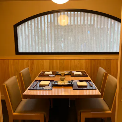 落ち着いた雰囲気の店内