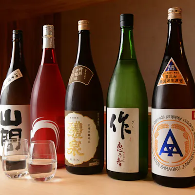豊富に取りそろえる厳選日本酒
