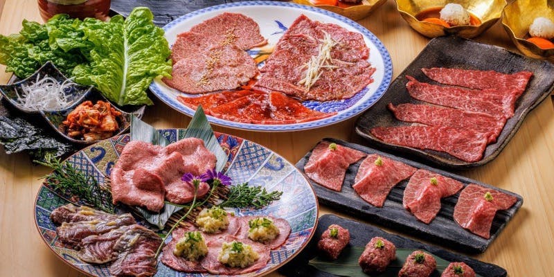 【焼肉三昧コース】種類豊富な和牛を楽しむお肉のメインコースです（個室）