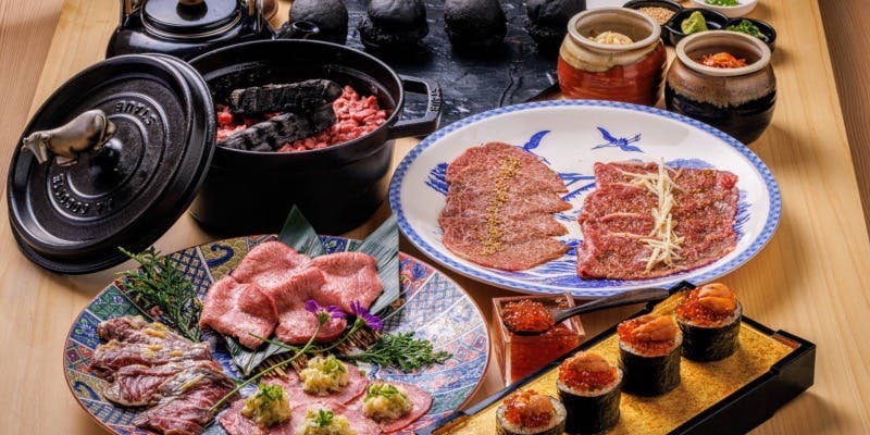 【富士門コース】名物の「富士巻き」や「薪焼きストウブ飯」など、一番人気コース（個室）