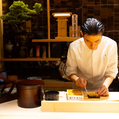 伝統と革新が共存する罪悪感のない鮨・料理を追求する大将