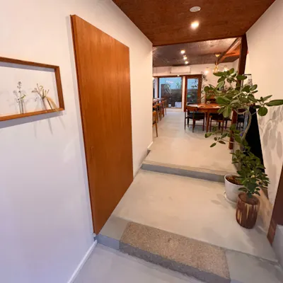 古くからある建物をリノベーションした空間