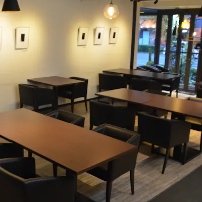 落ち着いた雰囲気の店内