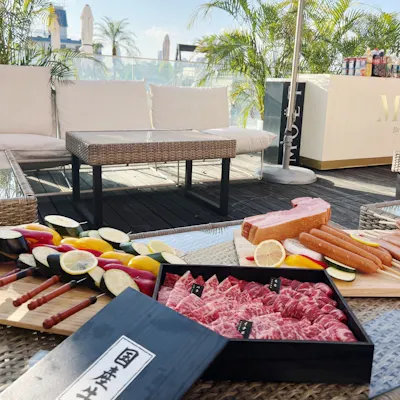 ルーフトップテラスでサンセットビューのBBQをご用意。