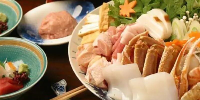 【宴会鍋コース 9,680円】寄せ鍋をメインに、天ぷら盛りや造里、巻き寿司など全7品＋飲み放題付