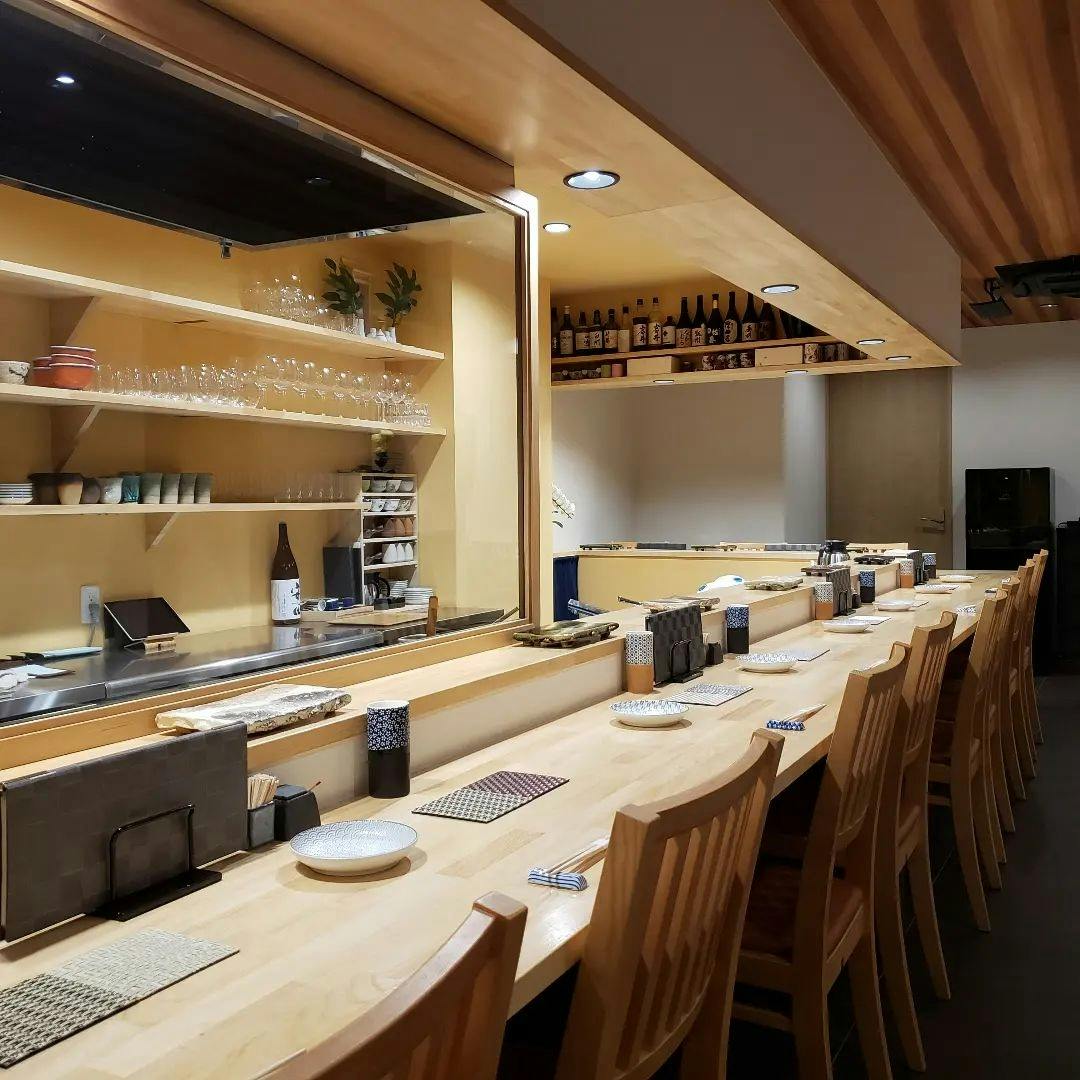 夕焼け鳥の休息 夕焼け空にカラスの大群 | 聯合ニュース