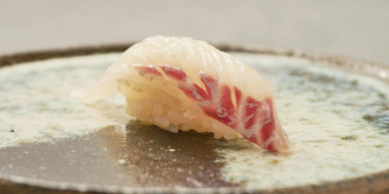 おまかせ海コース　旬の鮮魚や食材を活かした握り鮨などを気軽に満喫。