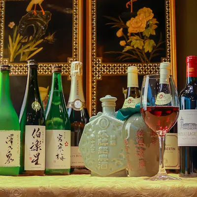 紹興酒をはじめとした様々な種類のドリンク